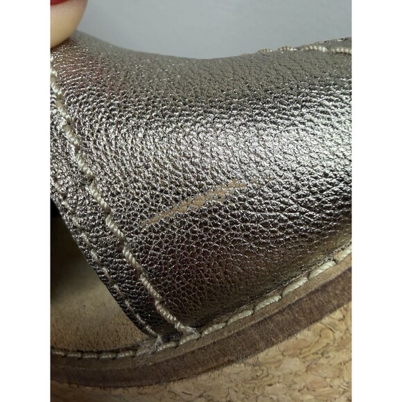 Clarks Wedge Sandals Womens Size 7 Aisley Tulip Gold Metallic Leather - Picture 11 of 12